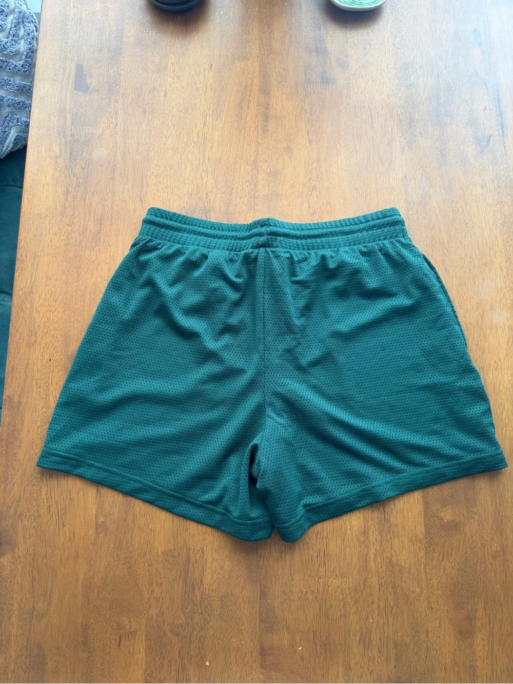 New Balance men's medium Green mesh Athletic Shorts - 5 inch inseam